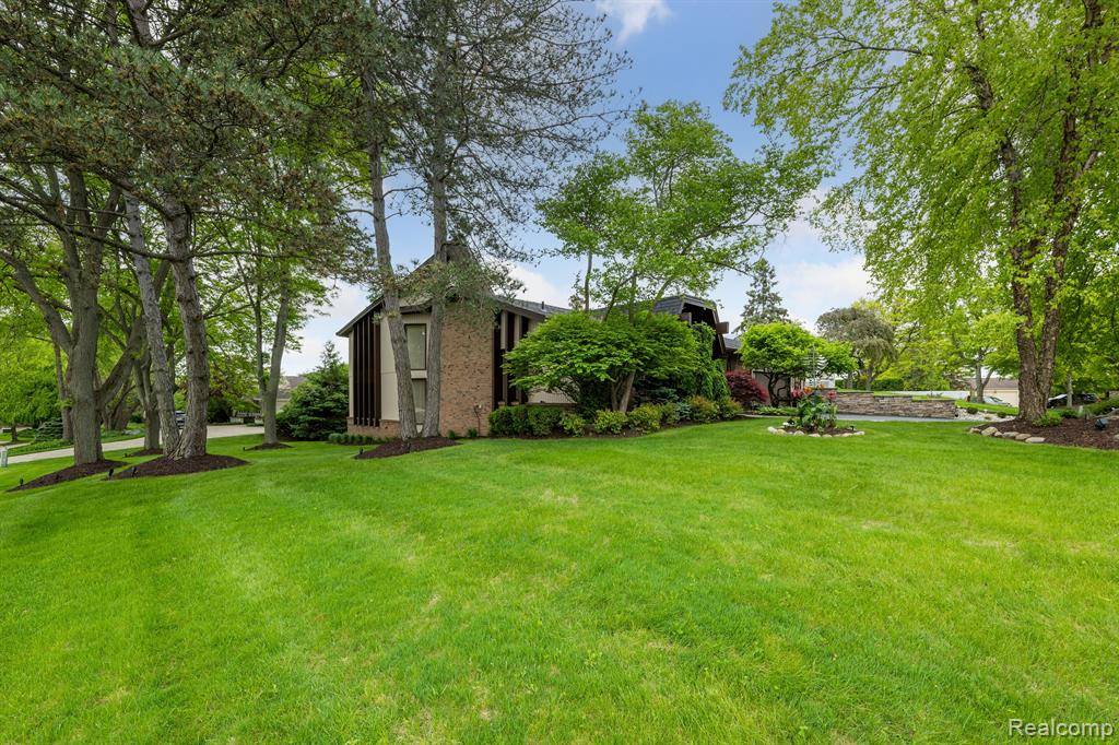 West Bloomfield, MI 48323,4749 TARA