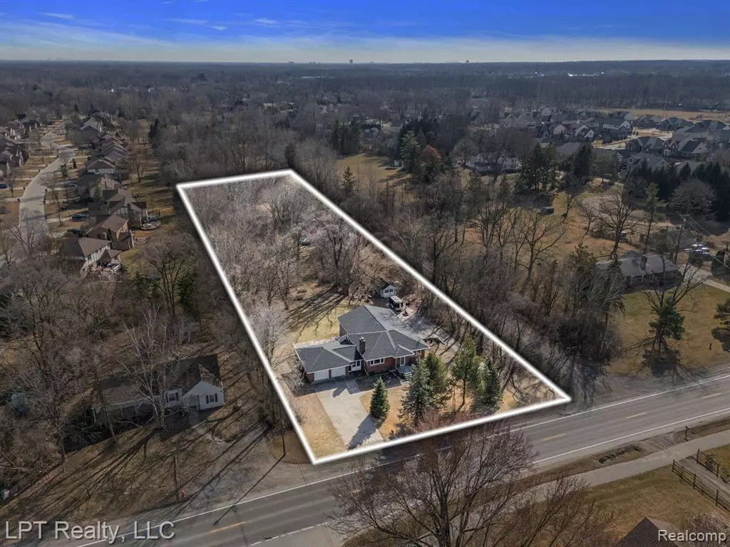 Rochester Hills, MI 48307,804 E AVON Road