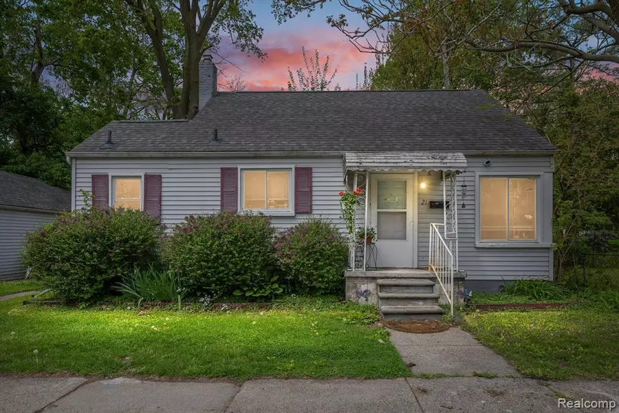 21 WOOLWORTH, Mount Clemens, MI 48043