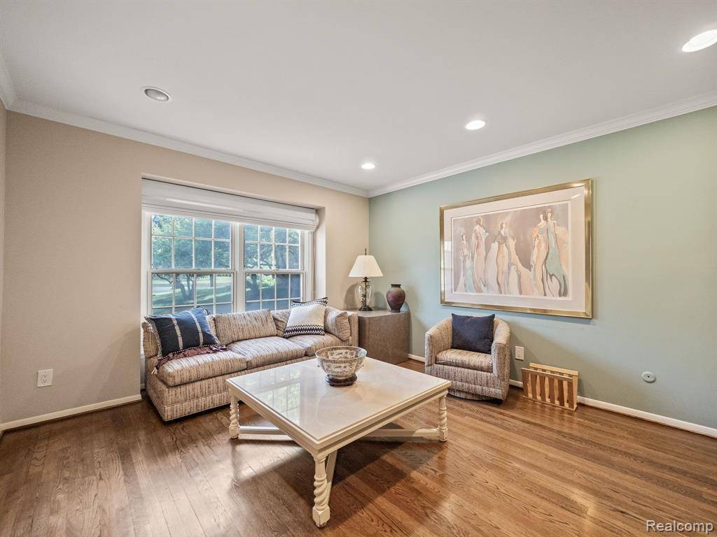 West Bloomfield, MI 48323,4410 KNIGHTSBRIDGE Lane