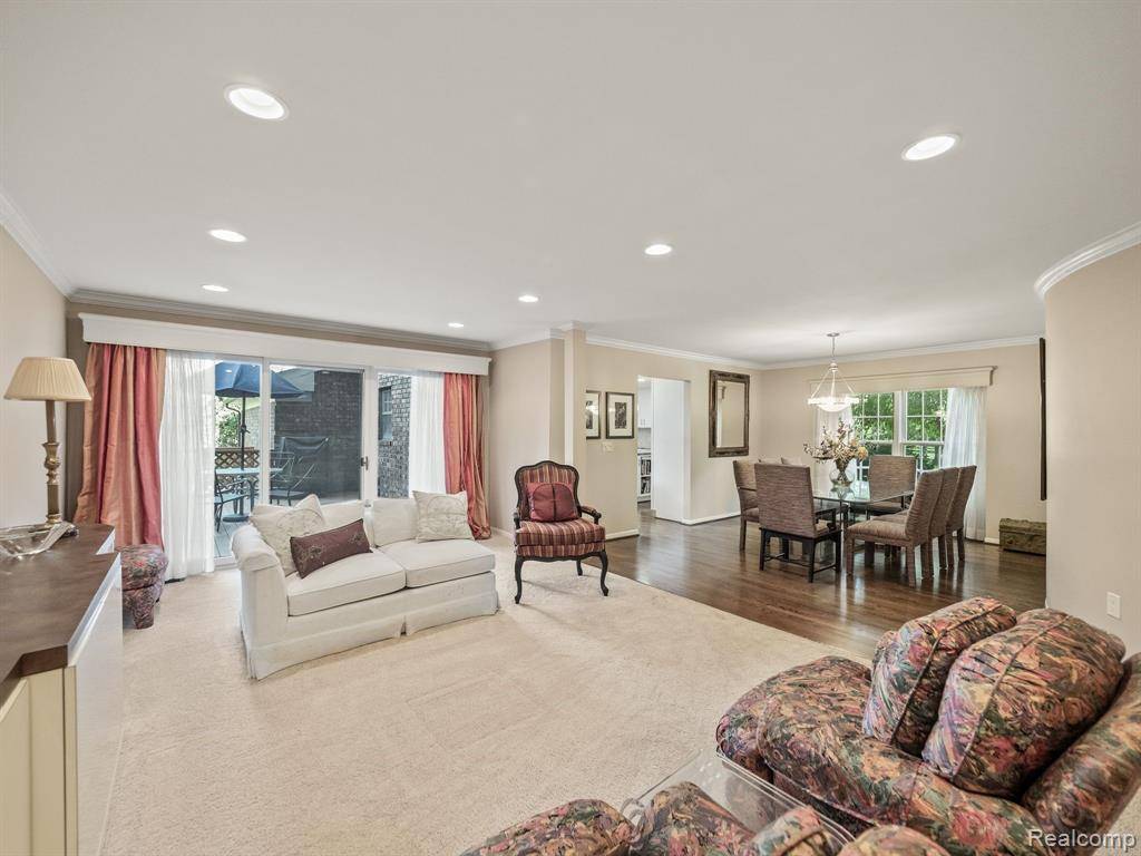 West Bloomfield, MI 48323,4410 KNIGHTSBRIDGE Lane