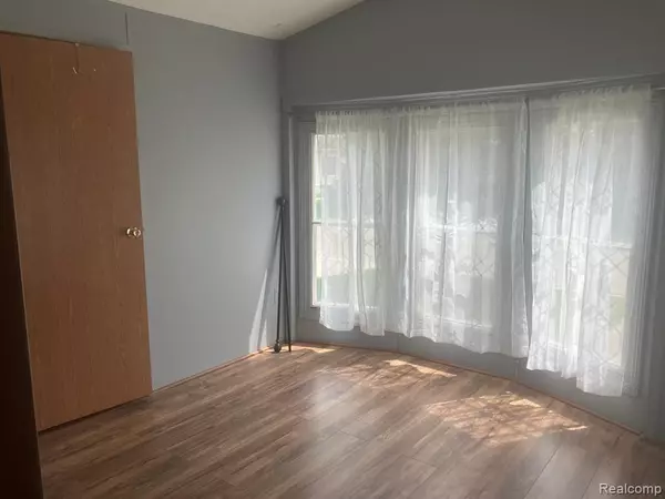 Morrice, MI 48857,515 E Pond View
