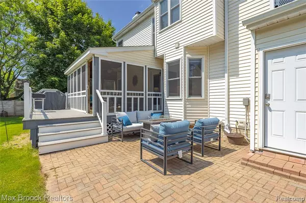 South Lyon, MI 48178,9863 MARSHALL ROAD
