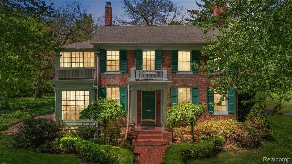 Grosse Pointe Park, MI 48230,16109 E JEFFERSON Avenue