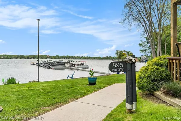 895 S PONTIAC Trail, Walled Lake, MI 48390