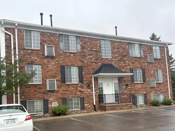 311 W HIGHLAND Road, Howell, MI 48843