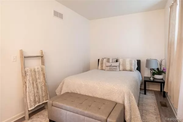 Ypsilanti, MI 48197,9480 WHITE TAIL Drive