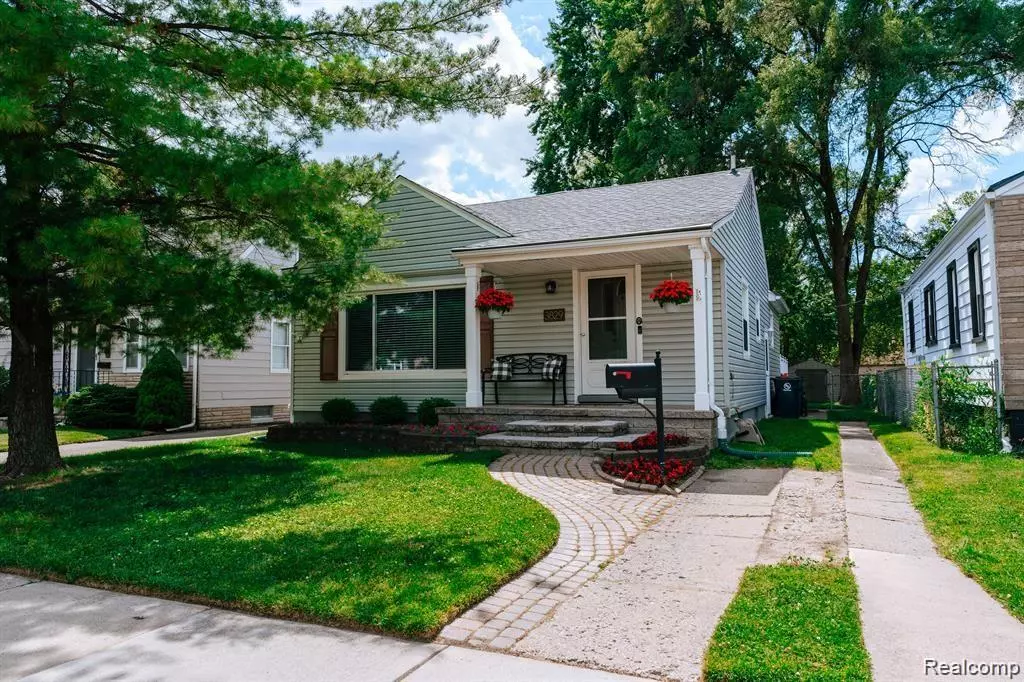 Royal Oak, MI 48073,3829 EDGAR Avenue