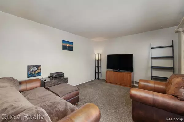 Waterford, MI 48329,3680 SHOALS Street