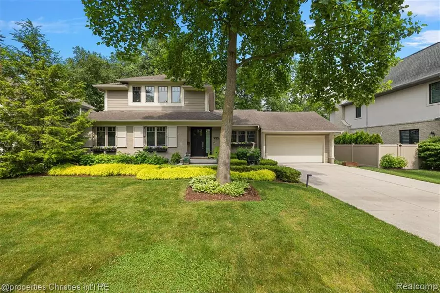 925 LARCHLEA Drive, Birmingham, MI 48009