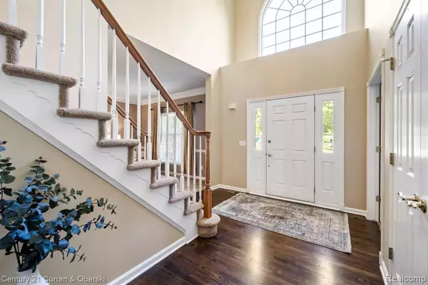 Novi, MI,49255 Braeburn Lane