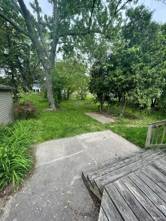 Warren, MI 48093,32851 LINDERMAN Avenue