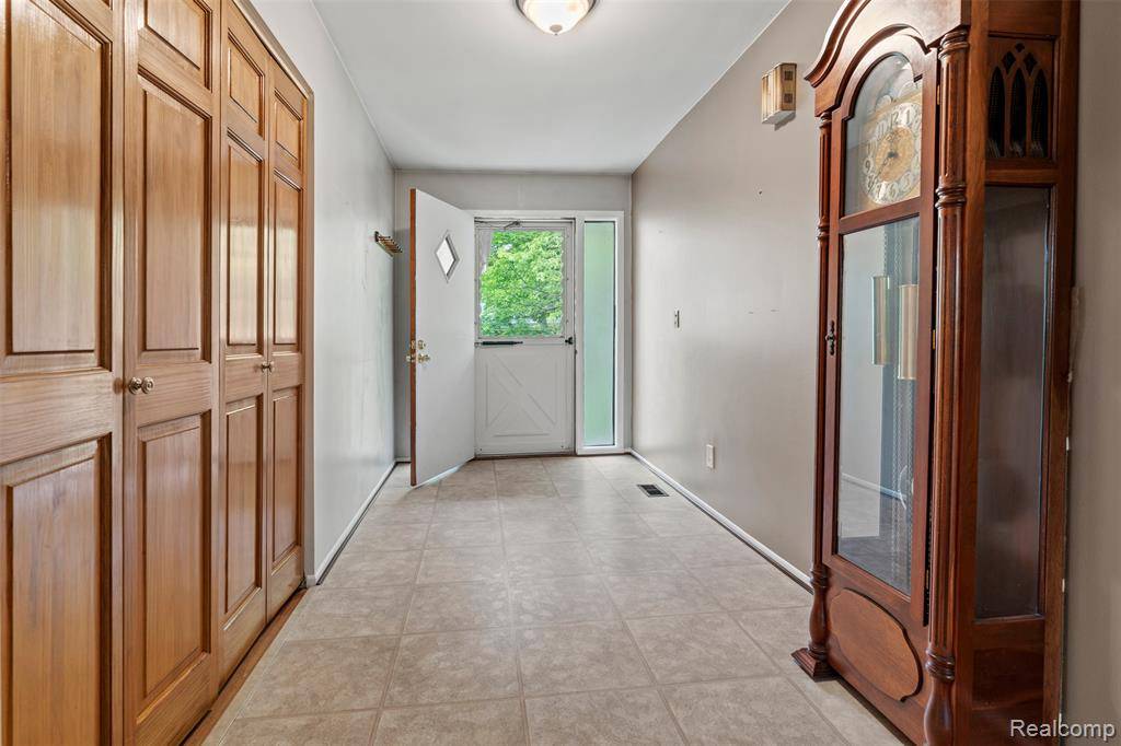 Farmington, MI 48335,36963 HEATHERTON Drive