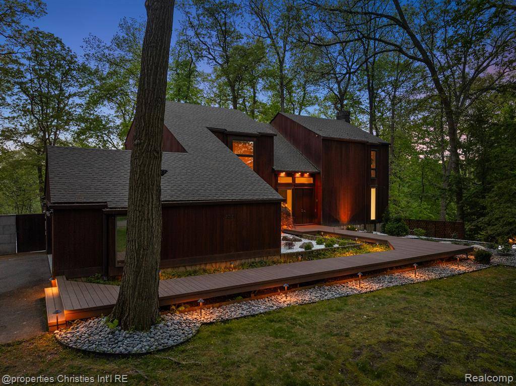 Bloomfield Hills, MI 48301,7371 Lindenmere Drive