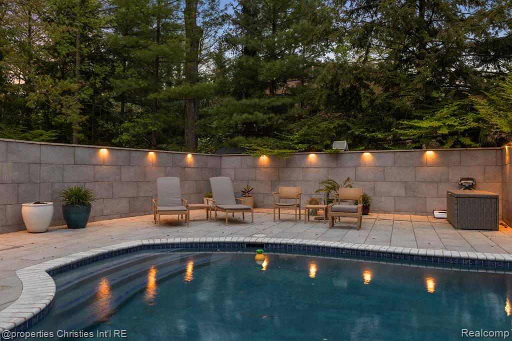 Bloomfield Hills, MI 48301,7371 Lindenmere Drive