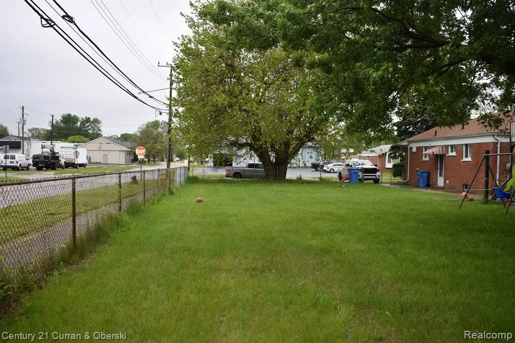 Dearborn Heights, MI 48127,5910 N WAVERLY Street