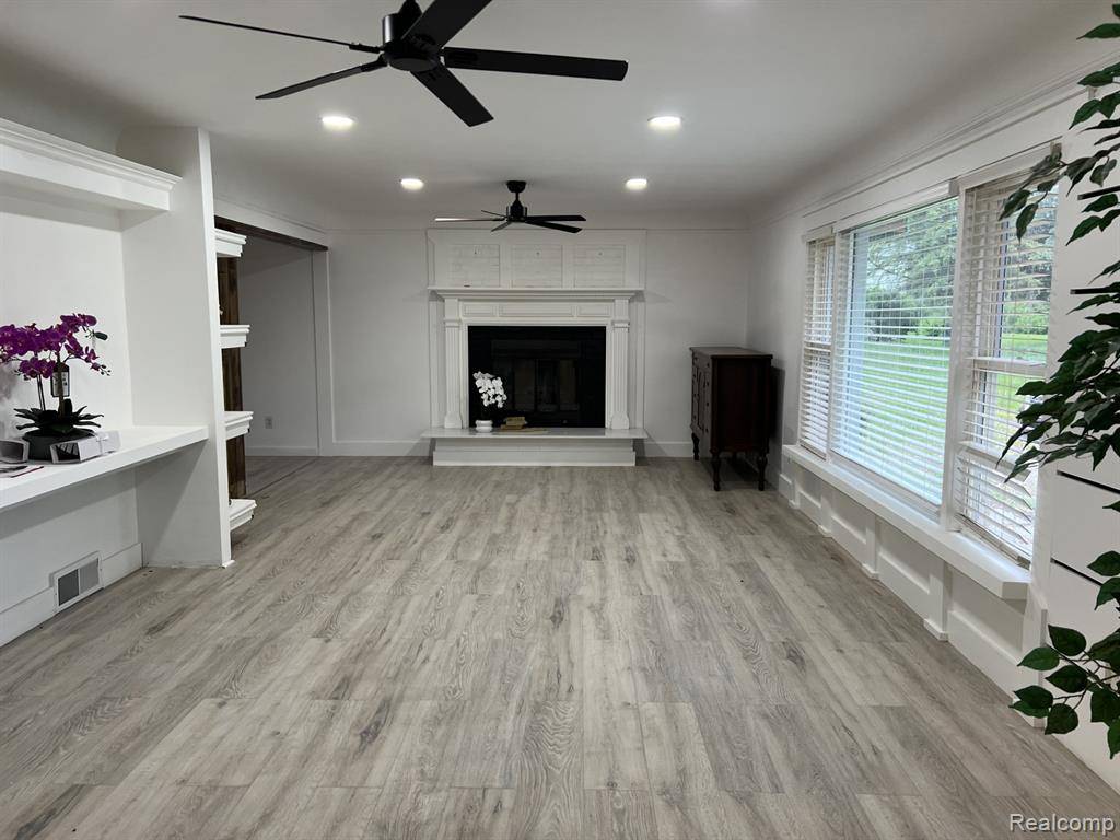 Salem, MI 48167,51815 8 Mile Road