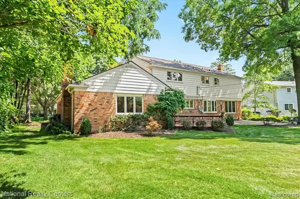 West Bloomfield, MI 48323,4258 WESTOVER Drive