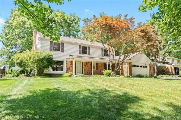 West Bloomfield, MI 48323,4258 WESTOVER Drive