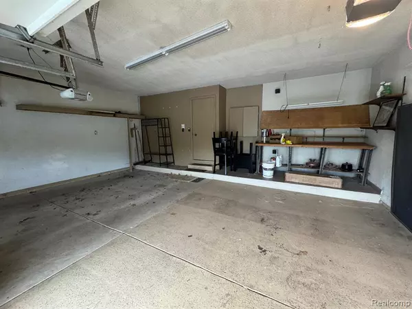 Dearborn, MI 48120,3 COLONY Lane