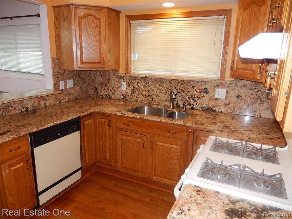 Livonia, MI 48150,10790 STARK Road