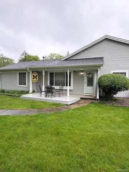 1376 LEISURE Drive, Flint, MI 48507