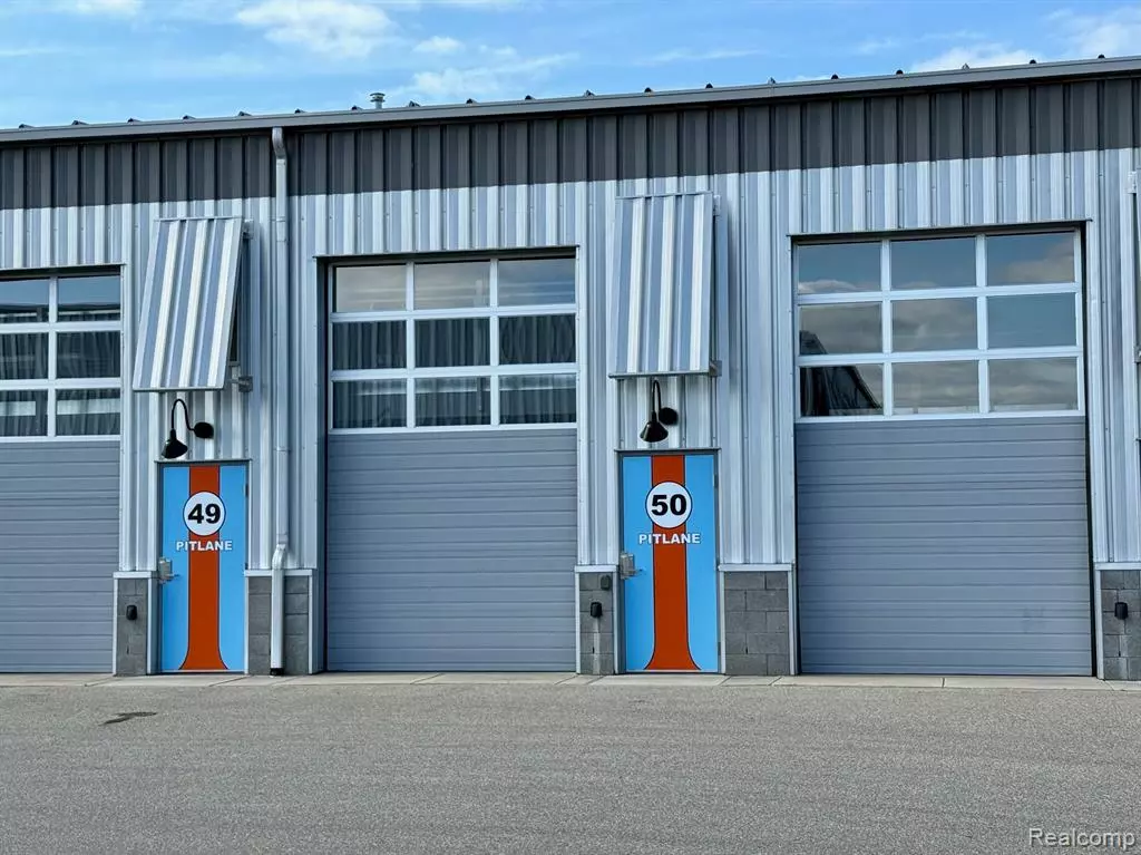 Pontiac, MI 48341,50 PIT Lane