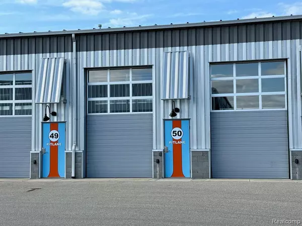 50 PIT Lane, Pontiac, MI 48341