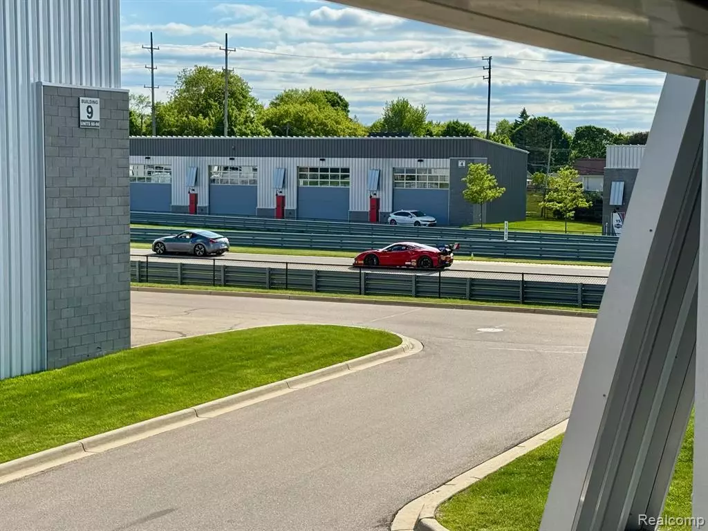 Pontiac, MI 48341,50 PIT Lane