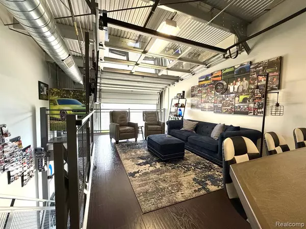 Pontiac, MI 48341,50 PIT Lane