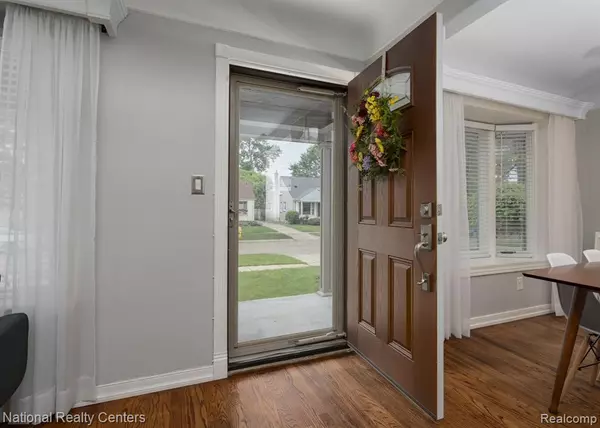 Grosse Pointe Woods, MI 48236,1395 ALINE Drive