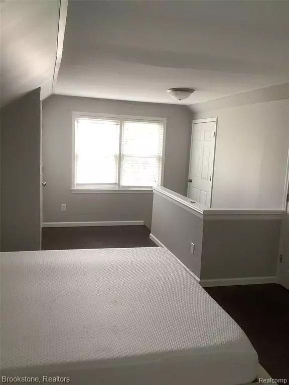 Royal Oak, MI 48067,113 S Minerva Avenue