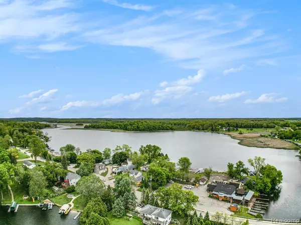 Fenton, MI 48430,6532 Bennett Lake Road