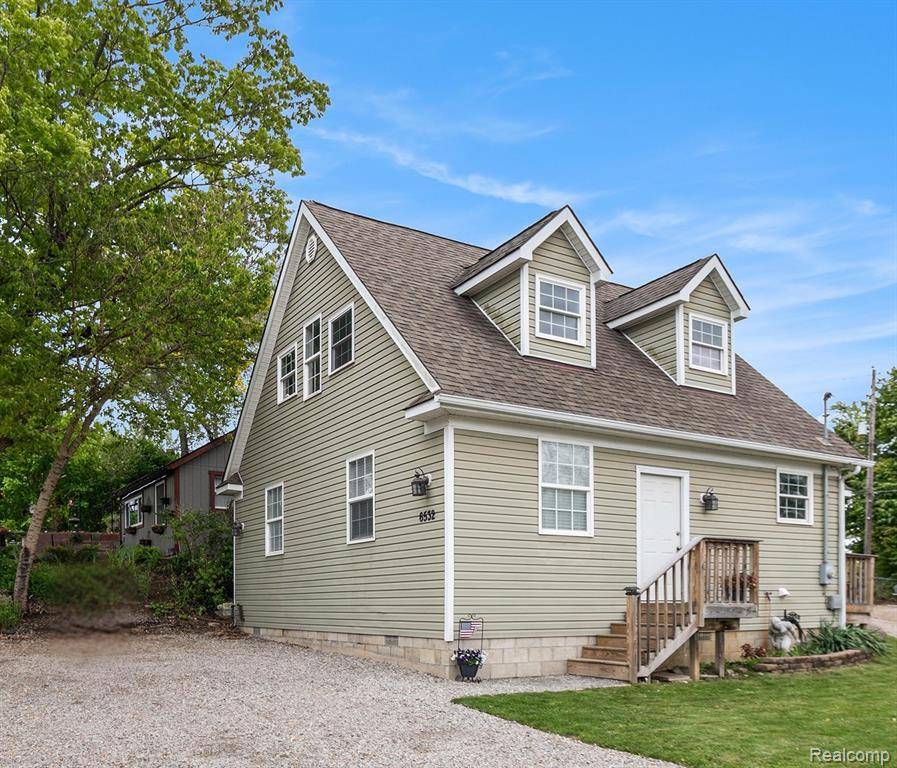 6532 Bennett Lake Road, Fenton, MI 48430