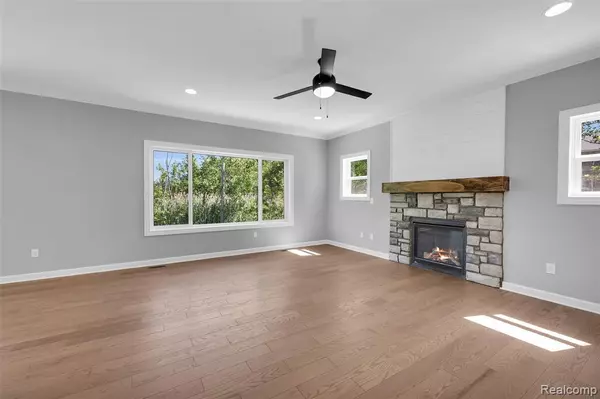 Holly, MI 48442,10705 Deer Ridge Trail