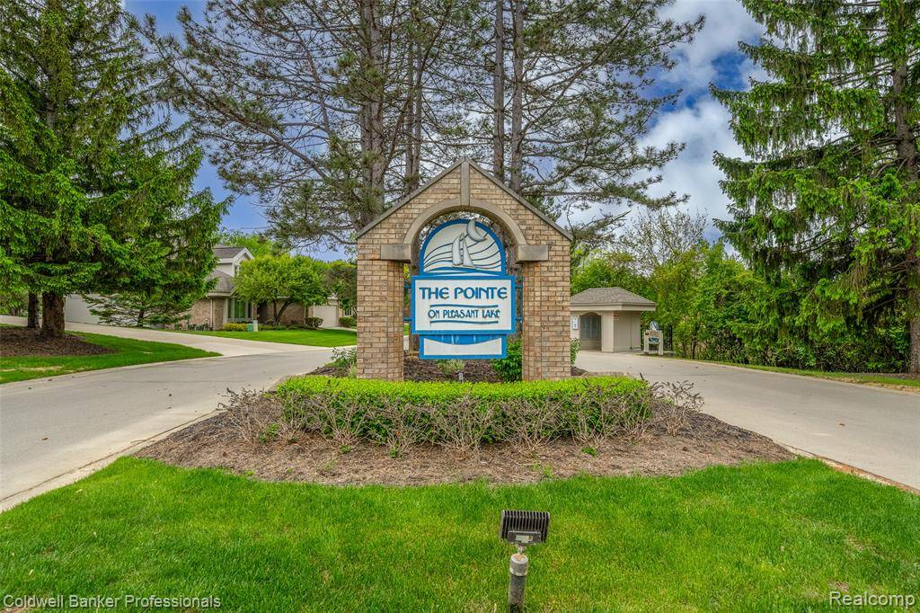 West Bloomfield, MI,6560 Pleasant Lake Court