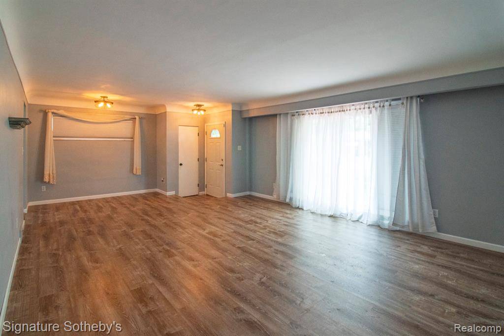 Livonia, MI 48154,14226 Deering Street