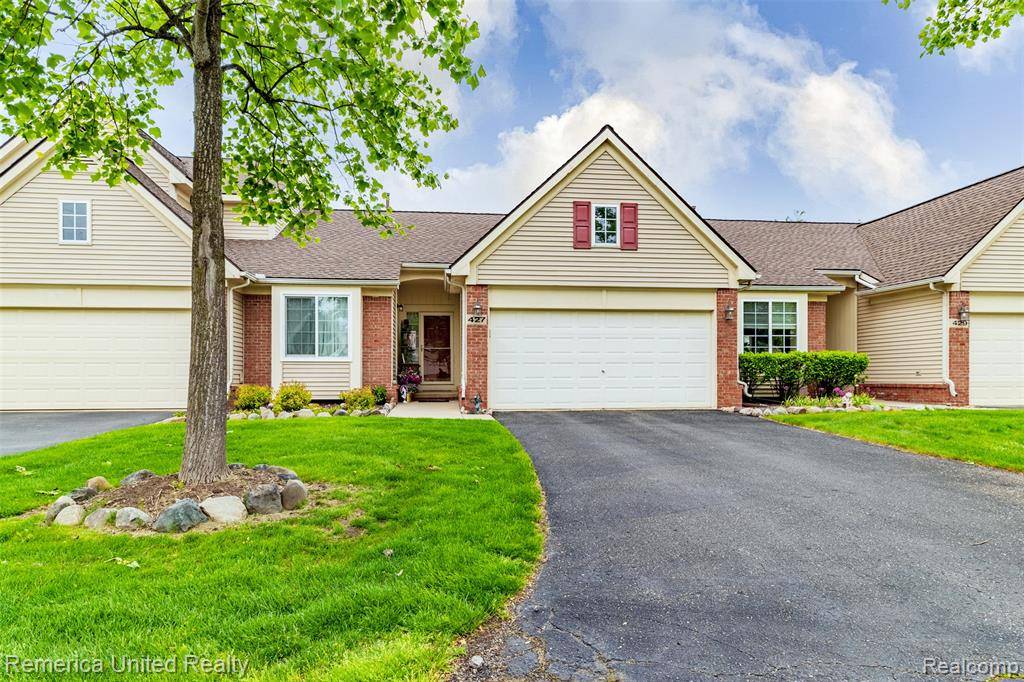 427 Lilly View Court, Howell, MI 48843