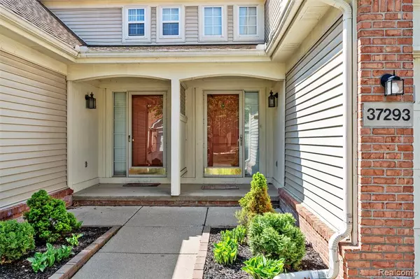Westland, MI,37293 Amhurst Drive