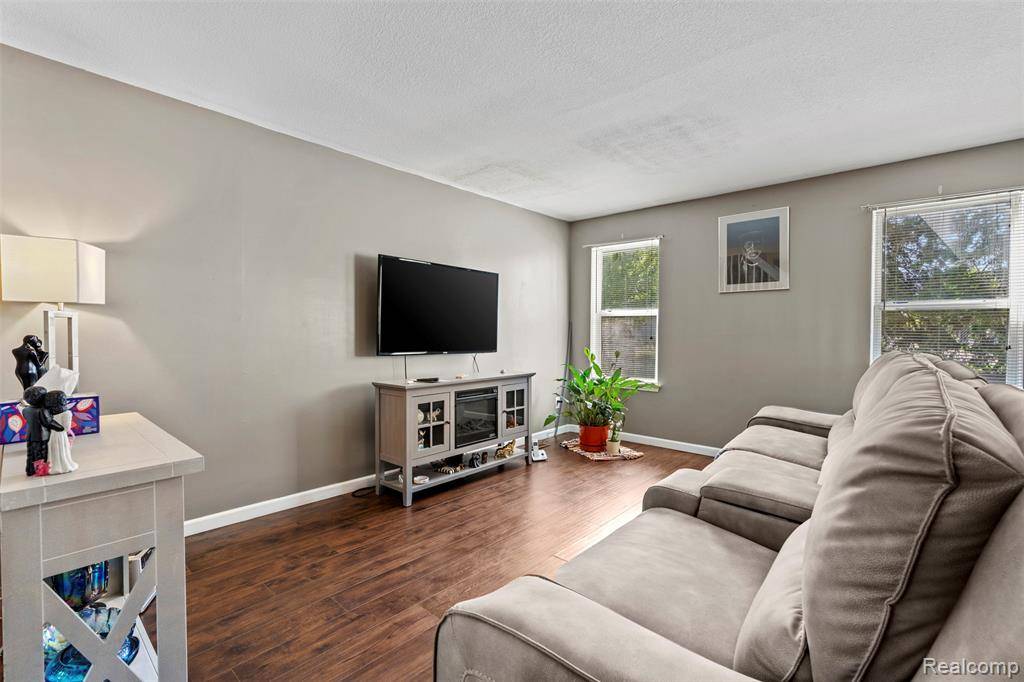 Westland, MI,37293 Amhurst Drive