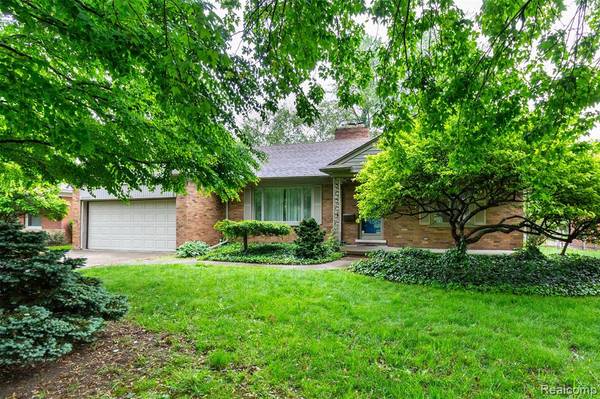 Grosse Pointe Woods, MI 48236,20550 Fairway Lane