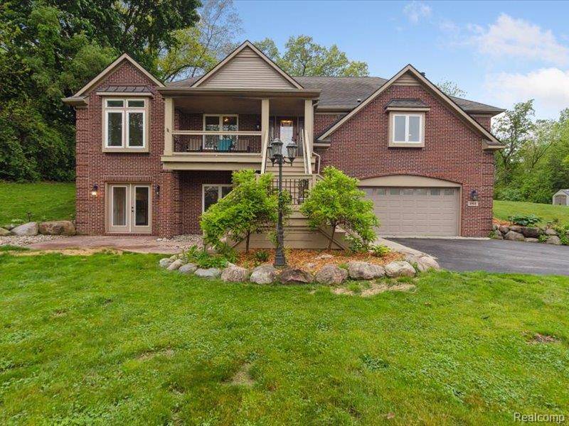 685 Sunset, White Lake, MI 48383