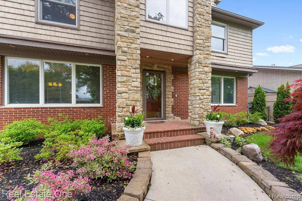 Grosse Ile, MI 48138,28395 Swan Island Drive