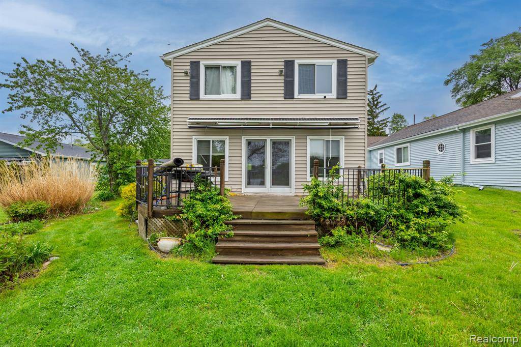 656 Lawson Drive, Lake Orion, MI 48362