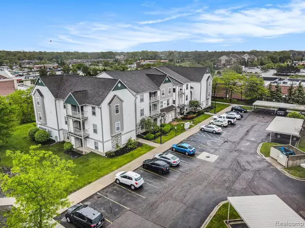 15200 Silver Parkway, Fenton, MI 48430