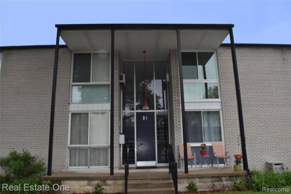 4030 W 13 Mile Road, Royal Oak, MI 48073