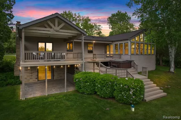 11404 Cedar Bend Drive, Pinckney, MI 48169