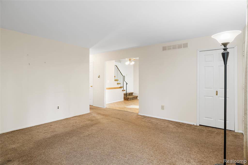 Clinton Twp, MI 48035,34348 New York Street