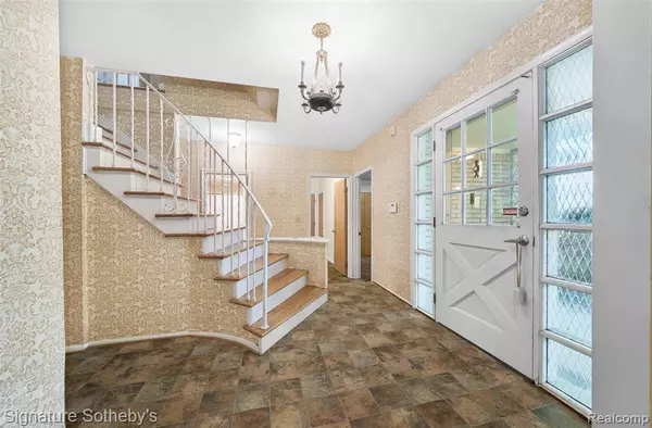 Farmington Hills, MI 48334,28988 Ramblewood Drive