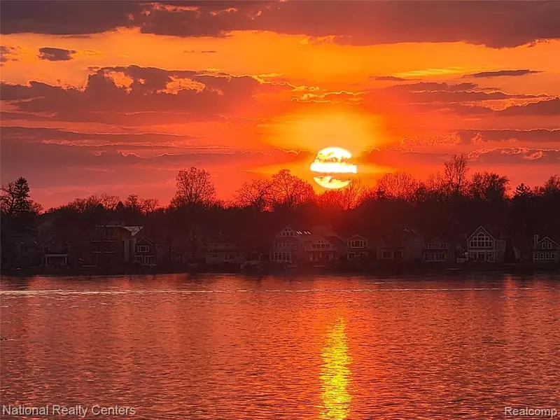 138 Welfare Boulevard, Walled Lake, MI 48390